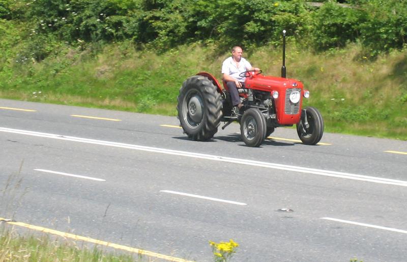 ../Images/Vintage tractor Run 2007- 22.jpg